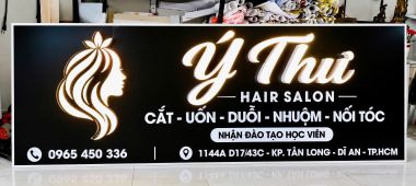 Bảng Hiệu Ý Thư Hair Salon: Thiết Kế Hiện Đại Với Logo Phát Sáng Ấn Tượng