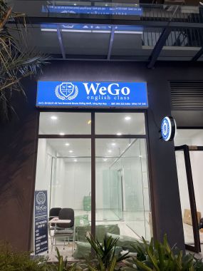 Thi Công Bảng Hiệu Trung Tâm Anh Ngữ WeGo – Hộp Đèn Mặt Tiền Nổi Bật