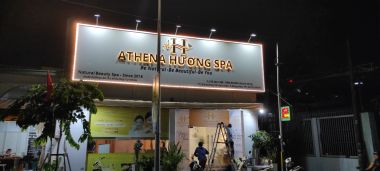 Thi Công Bảng Hiệu Spa Đẹp, Sang Trọng Và Nổi Bật Về Đêm