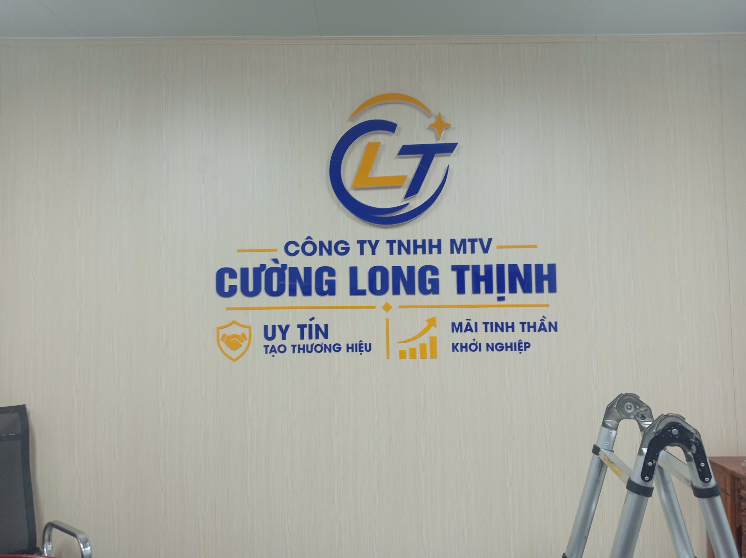 Thi Công Bảng Hiệu Công Ty Cường Long Thịnh Đẹp, Chuyên Nghiệp