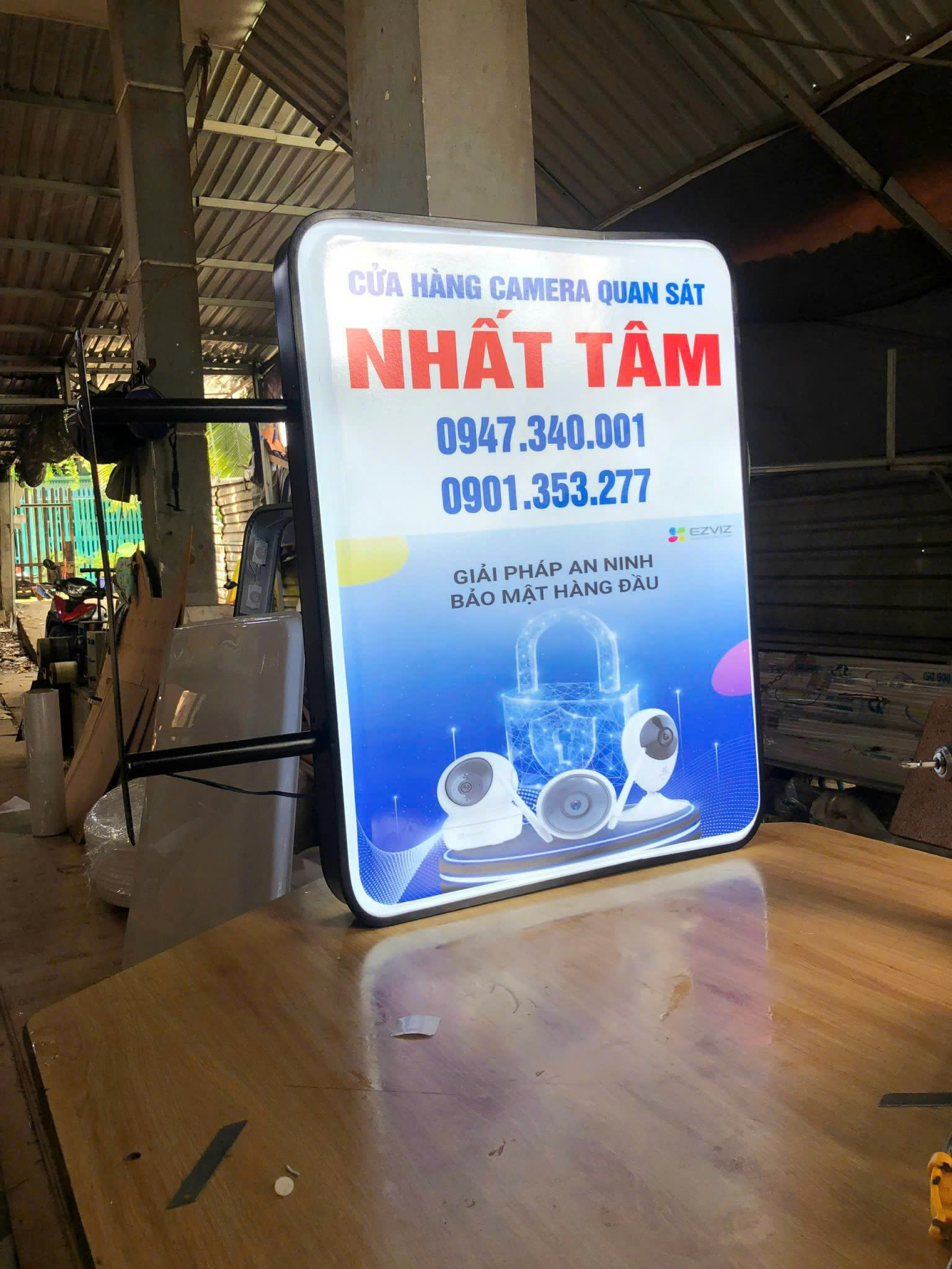 Hộp Đèn Mica Hút Nổi
